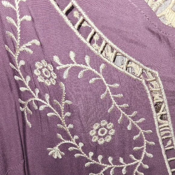 Solitaire Plum Tunic with Intricate White Embroidered Detailing - Picture 4 of 9